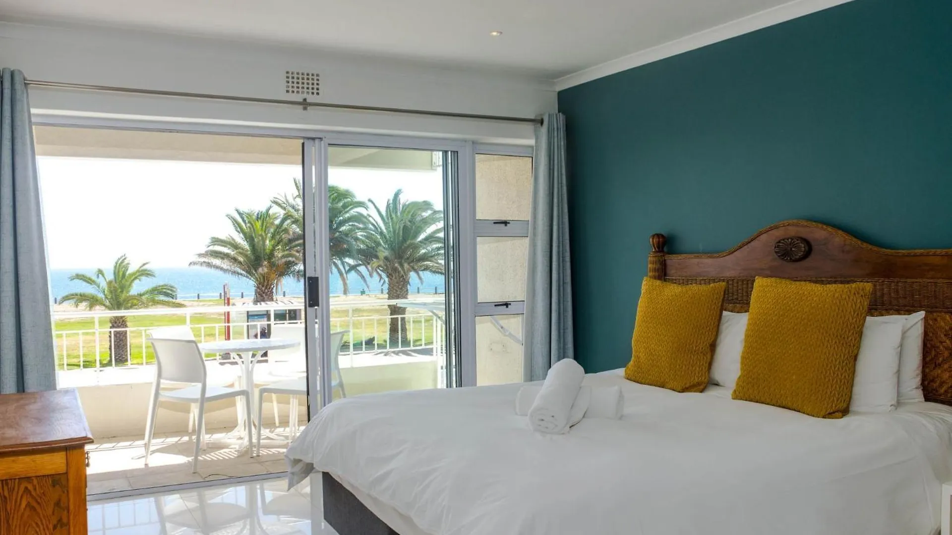 First Floor With Beautiful Sea View location